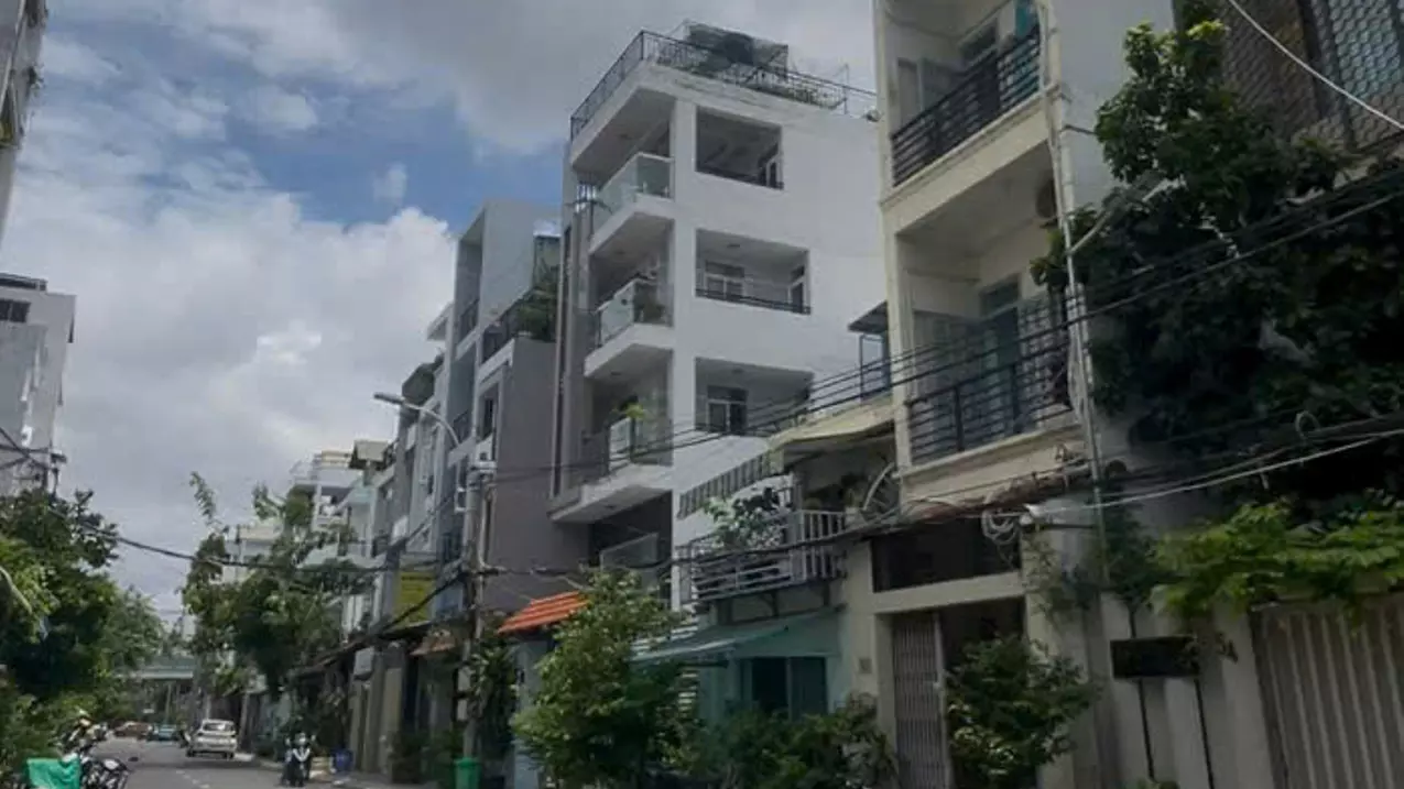 land for sale in front of tan quy street, district 7 - car parking - high-class residential area - price slightly 6 billion, call