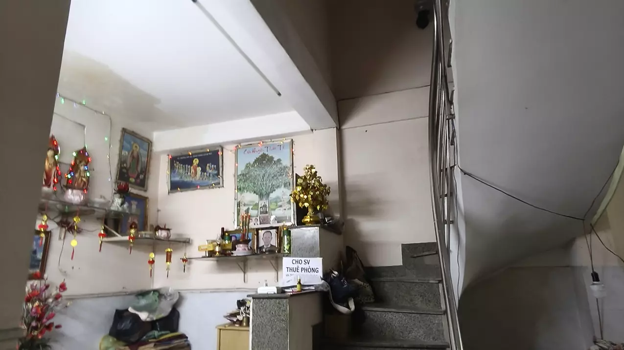 owner sells doan van bo front house with huge area, 15 rooms for rent.