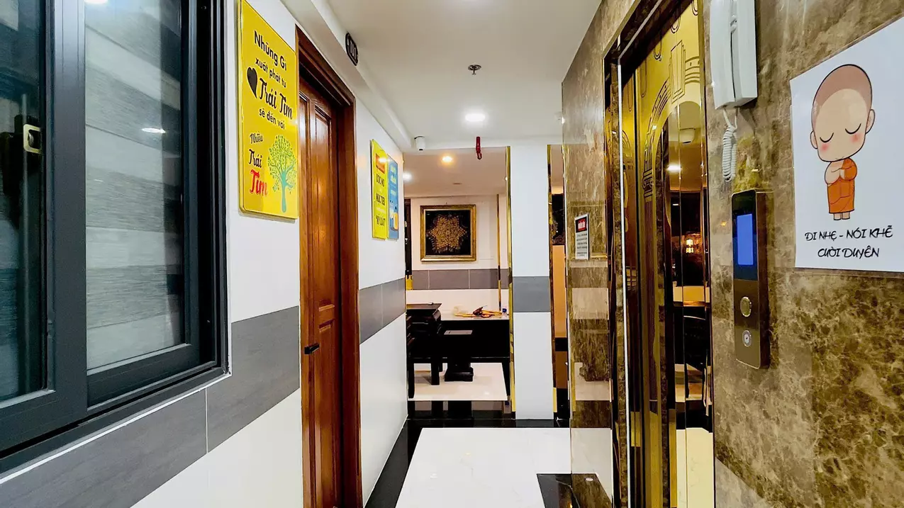 selling chdv alley 12m le duc tho 6 floors with 7m horizontal basement 126m2 30 bedrooms tn 170 million right at the market 40 billion.