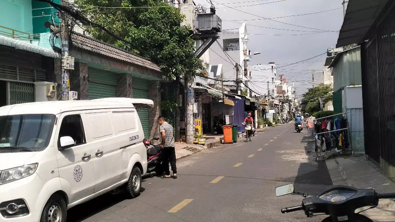 selling chdv cash flow 1 billion/year, 3 floor front of hiep thanh 05 district 12.10 x 25m approximately 18 billion
