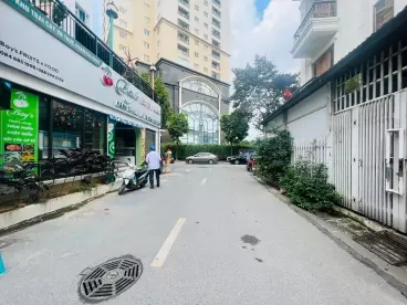 Nam Tu Liem