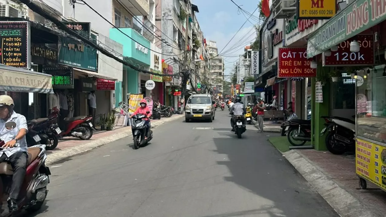 binh thanh – boundary to district 1 – pine car alley – square 3-story house – only 5.55 billion vu huy tan –