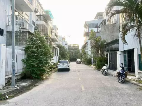 Nam Tu Liem