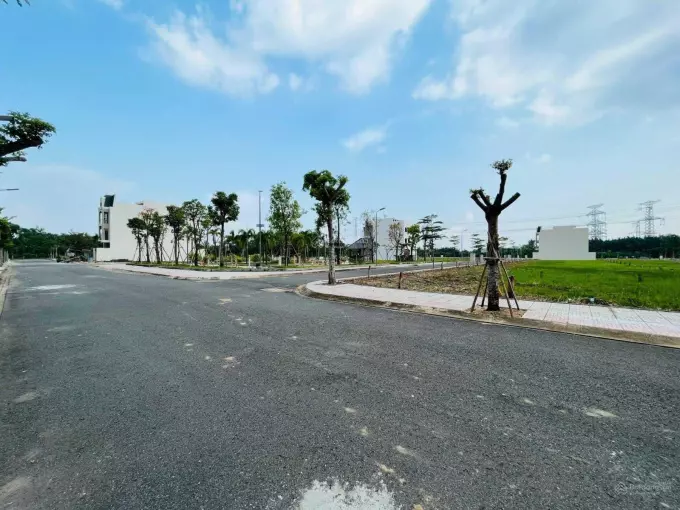 land for sale 80m2 with official red book. price is only 1 billion 200