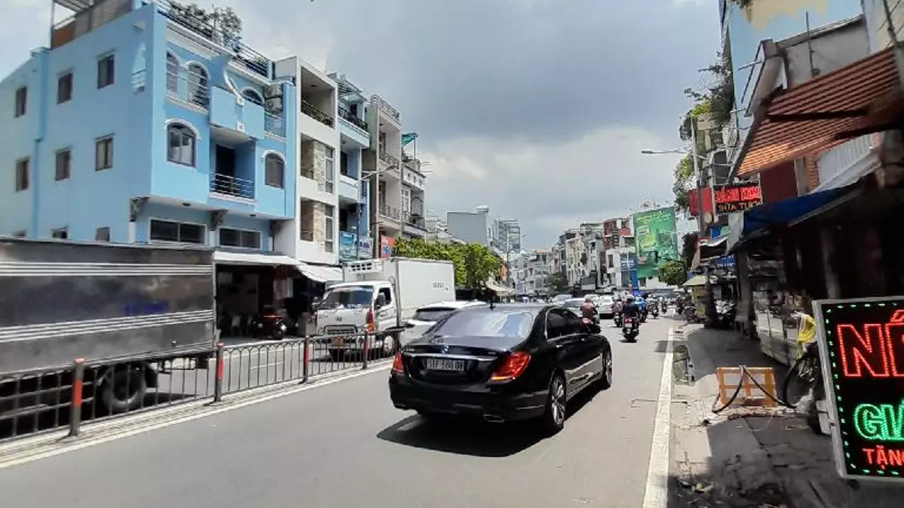 owner needs to sell private house with 1 ground floor and 4 floors, total construction area 200m2, selling price 15 billion