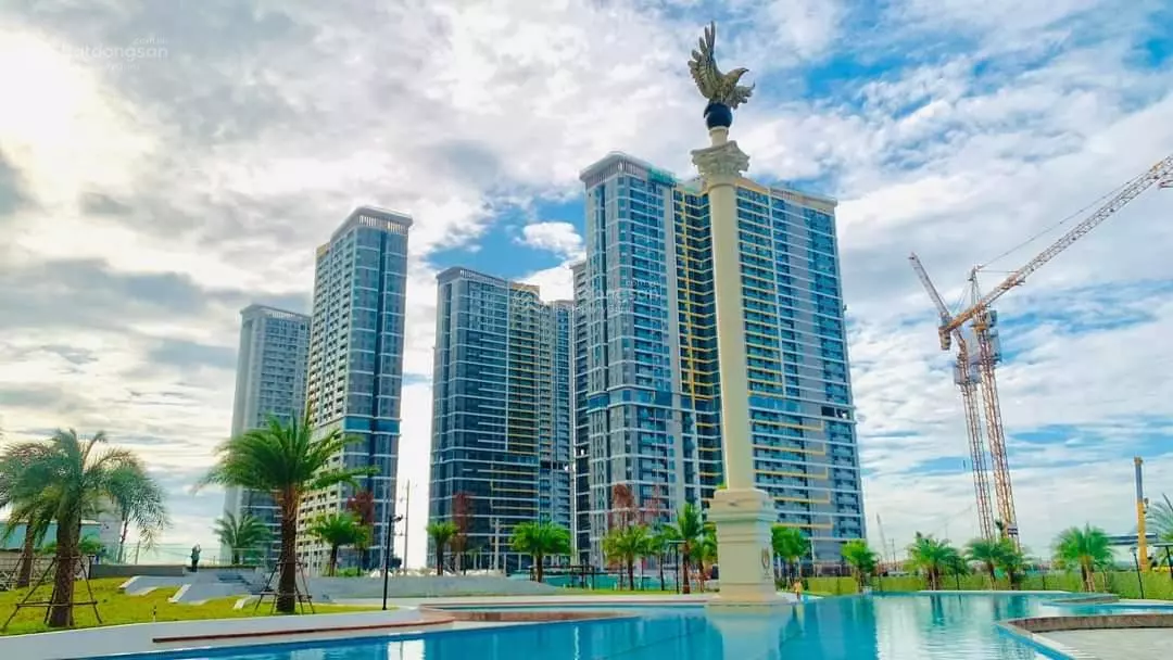 selling 2 bedroom 2 bathroom apartment opposite vincom mega mall, square, international school