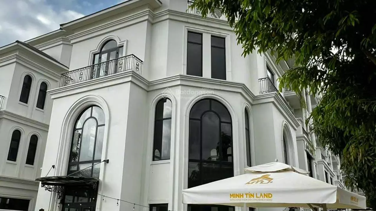 selling corner villa on 2 river faces at vinhomes grand park - hcmc.
