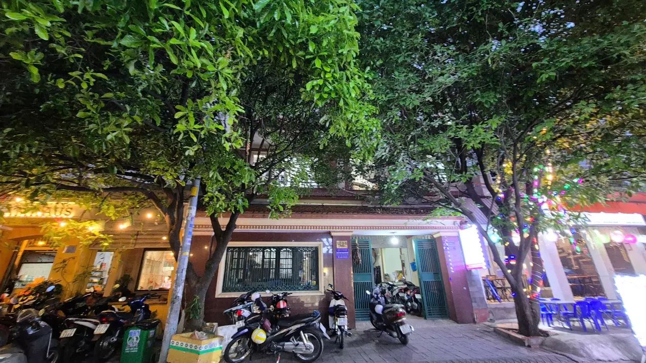 storey villa in front of phan xich long phu nhuan food court