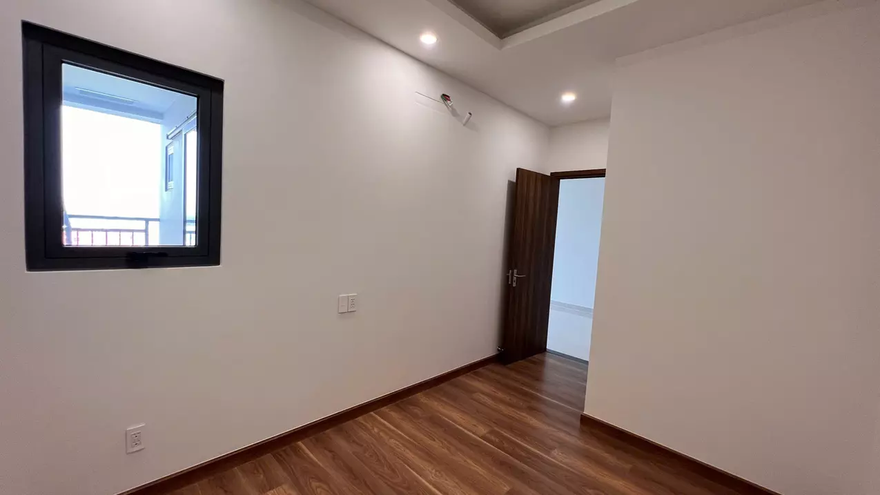 2 bedrooms, 2 bathrooms - 10 million/month, basic furniture - district 7 riverside for rent