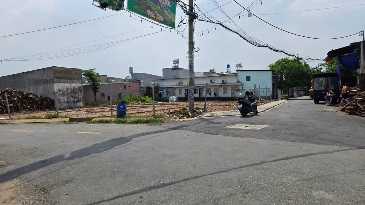 8 plastic front lots – across district 12 – near bear market & tan dong church – from nhh 4 billion