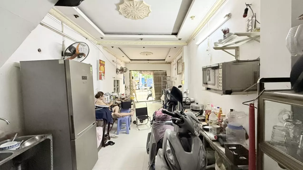 binh thanh – boundary to district 1 – pine car alley – square 3-story house – only 5.55 billion vu huy tan –