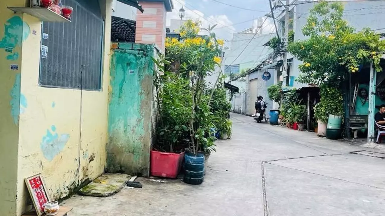 land for sale offer a fully functional corner lot house 5m x20m car and ventified parking including investment of only 4
