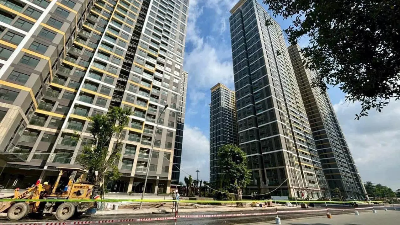 sale of apartment at good price, super view inside the area