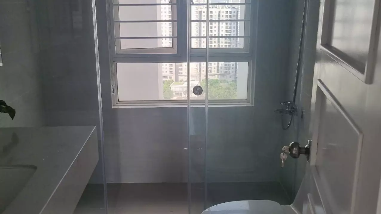 selling 126m2 apartment, 3 bedrooms, with pink book in hand.