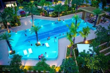 selling 2 bedroom apartment loss 100 million compared to contract. picity high park district 12