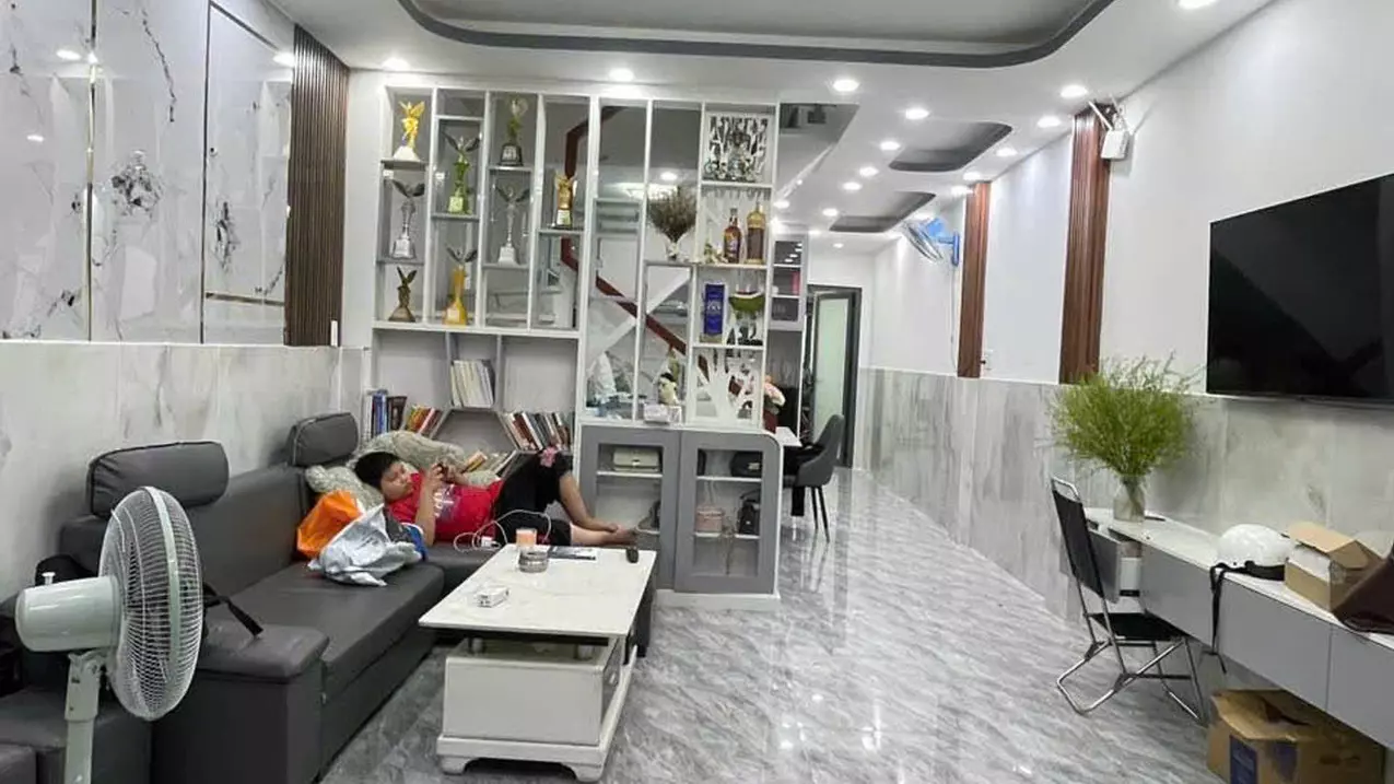 thuan cu - next to district 7 - 4m horizontal and 19m long - more than 4 billion now have a 4br house - shr - fully completed