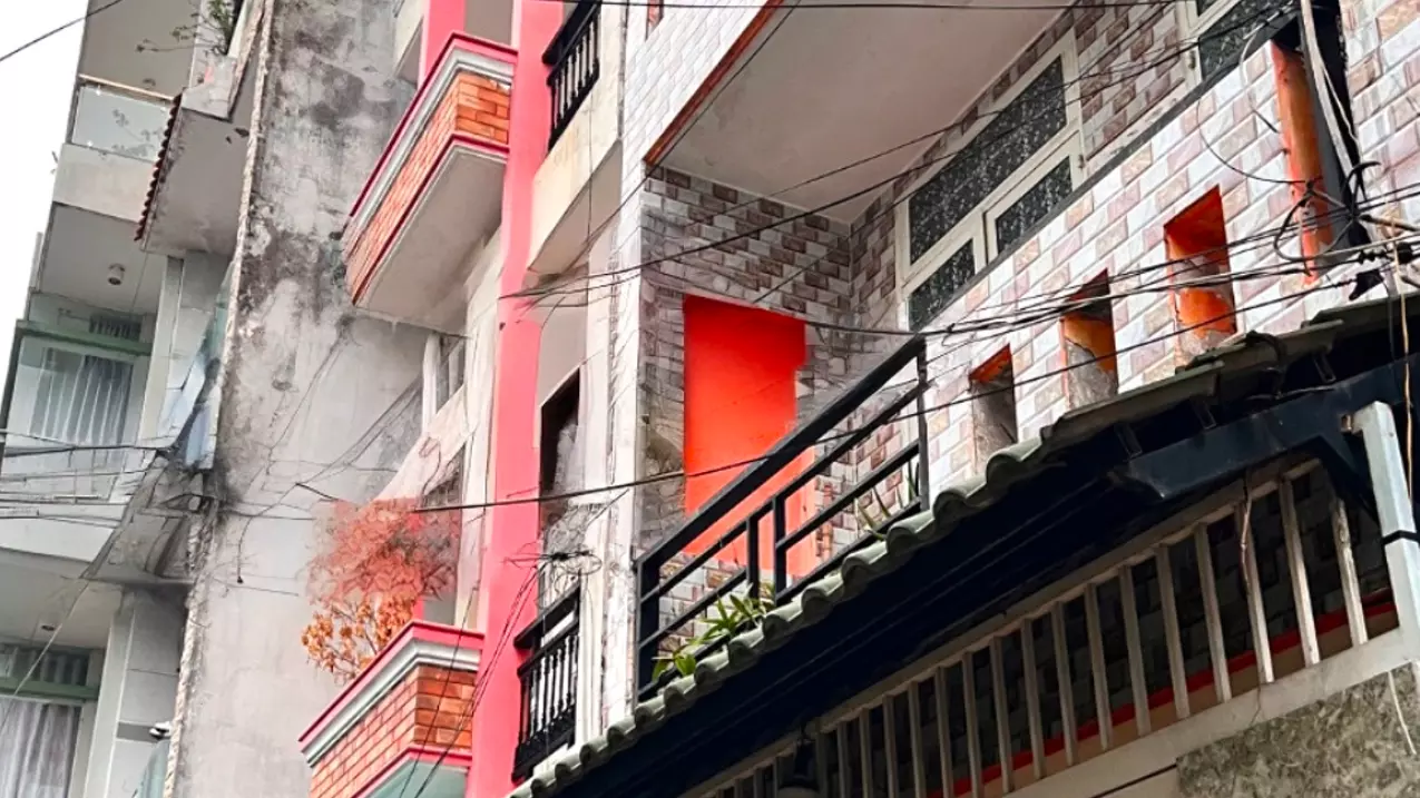 binh tri dong - binh tan 54m ( 4x13.5 ) 4 floors - 4 brs, 3 bathrooms - social connection to the house - only 5 billion little.