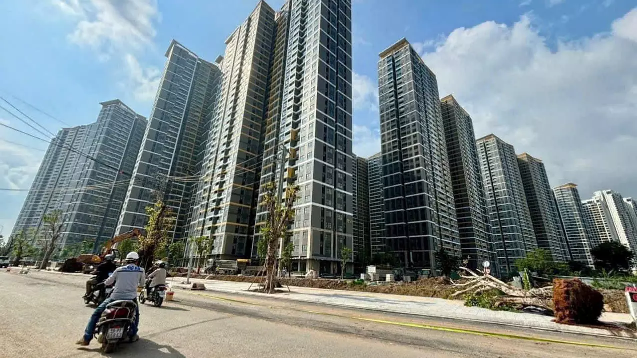 sale of apartment at good price, super view inside the area