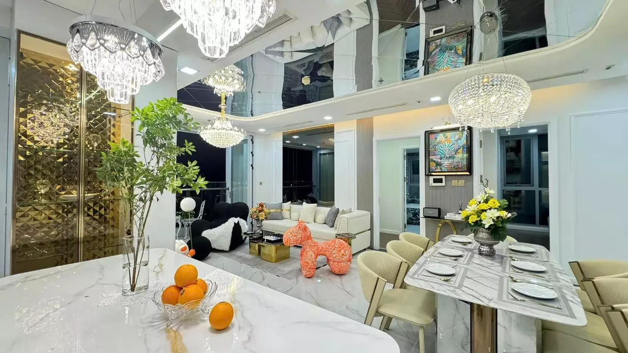 selling a unique 4-bedroom luxury apartment in vinhomes central park