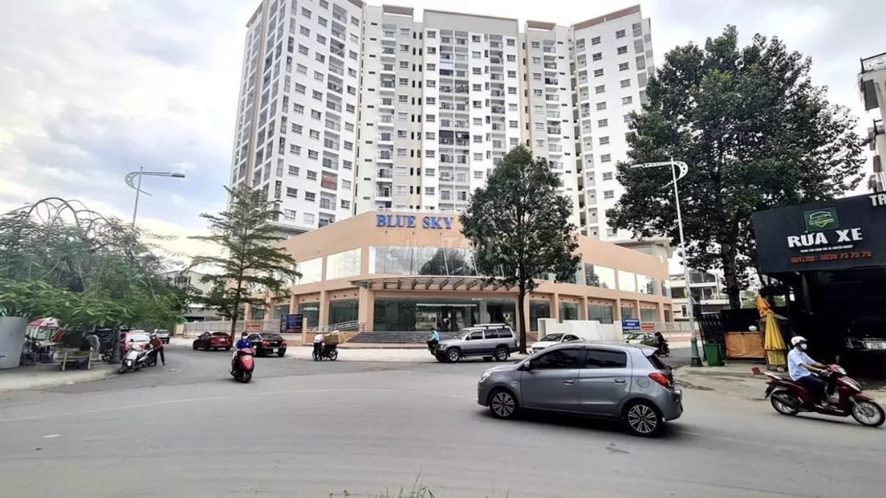 selling newly handed over apartment 2.1 billion full tax and fee, area 70m2 2 bedrooms at bluesky central apartment district 2