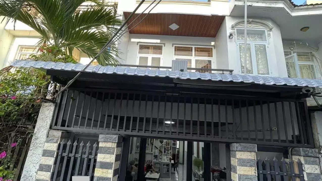thuan cu - next to district 7 - 4m horizontal and 19m long - more than 4 billion now have a 4br house - shr - fully completed