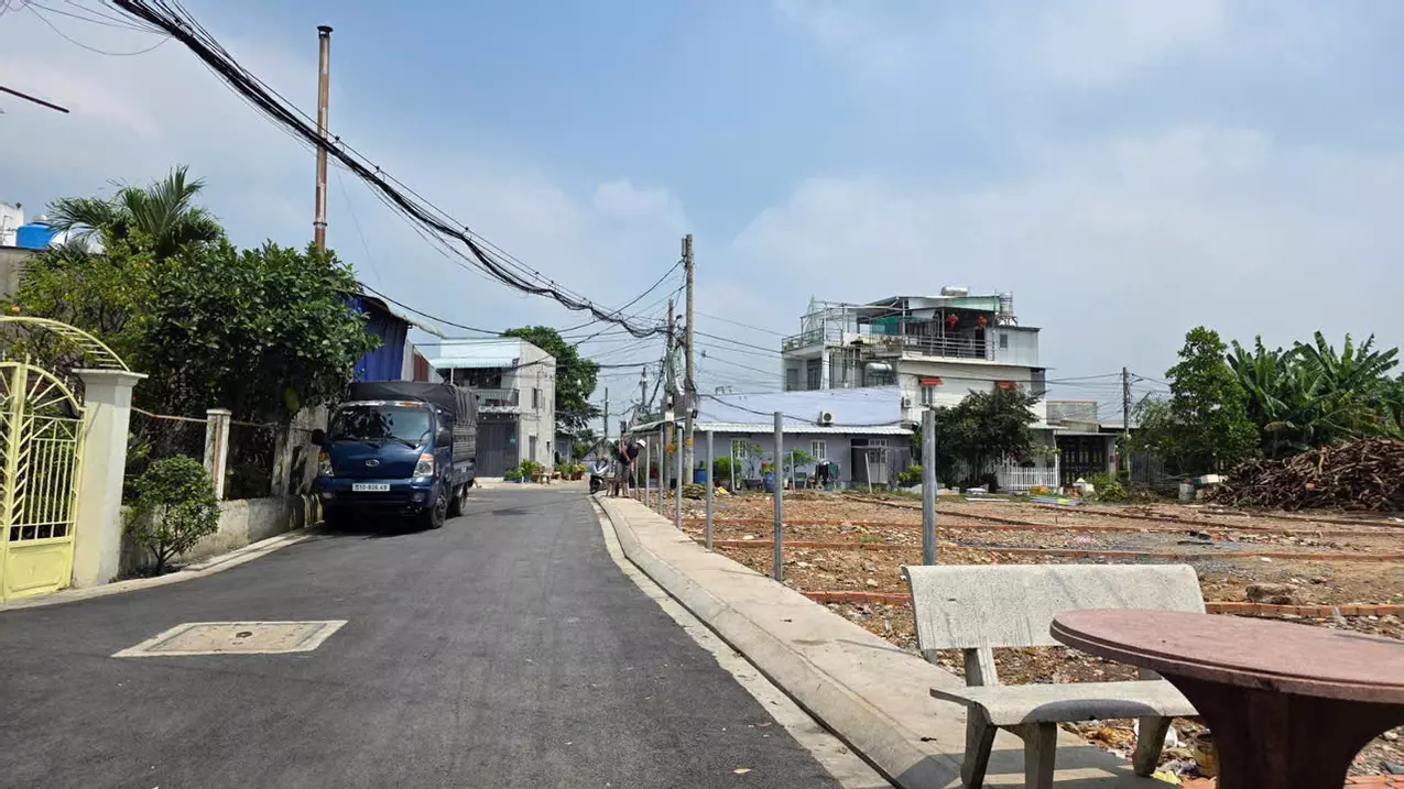 8 plastic front lots – across district 12 – near bear market & tan dong church – from nhh 4 billion