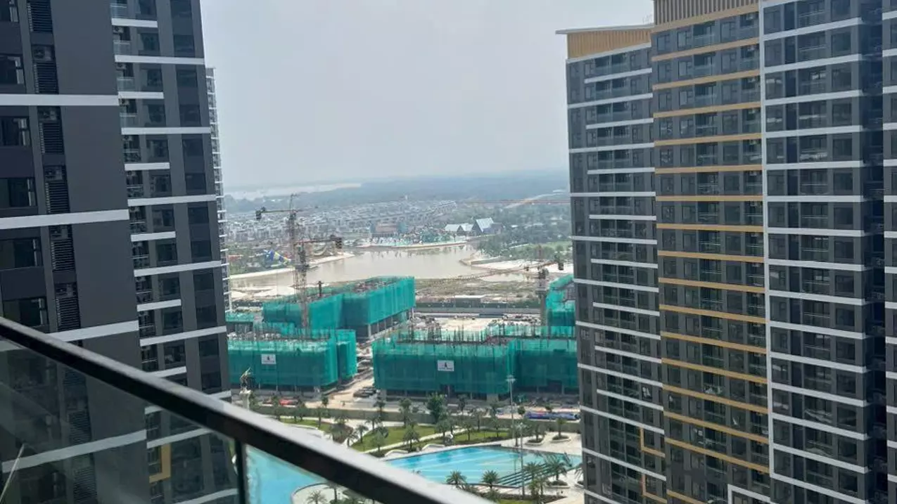 selling 71m2 apartment, very beautiful corner apartment in vinhomes grand park 5.2 billion