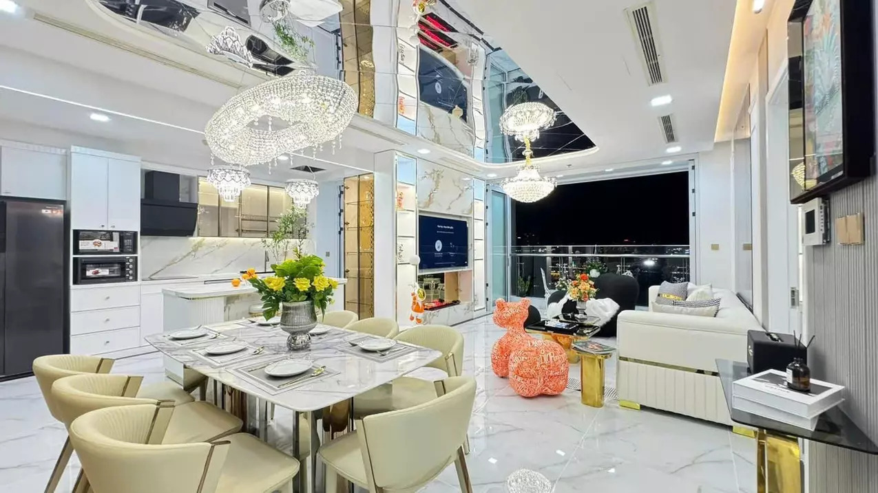 selling a unique 4-bedroom luxury apartment in vinhomes central park