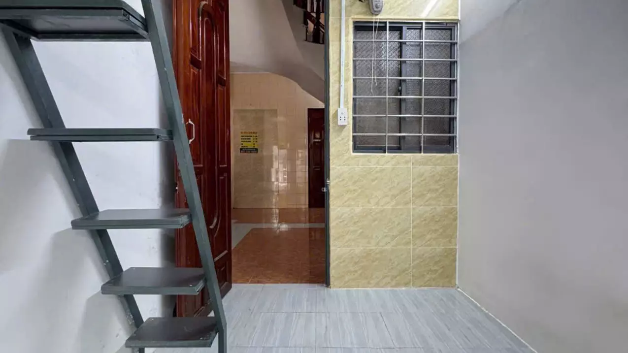binh tan! student accommodation room needs a quiet space, tel: 08677272 .... ( minh hy )