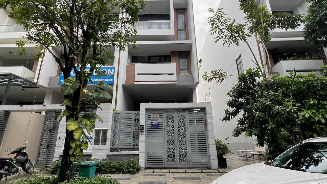 high-level completed houses for sale - living, office or business are suitable
