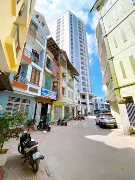 Nam Tu Liem