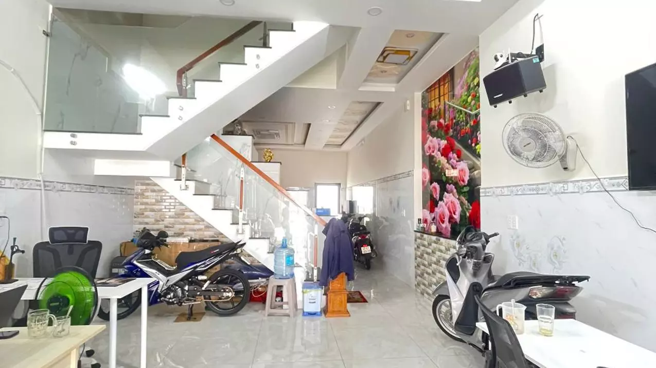 only 9.9 billion - 3-floor house with car alley phan van hon district 12 fall 16 million/month