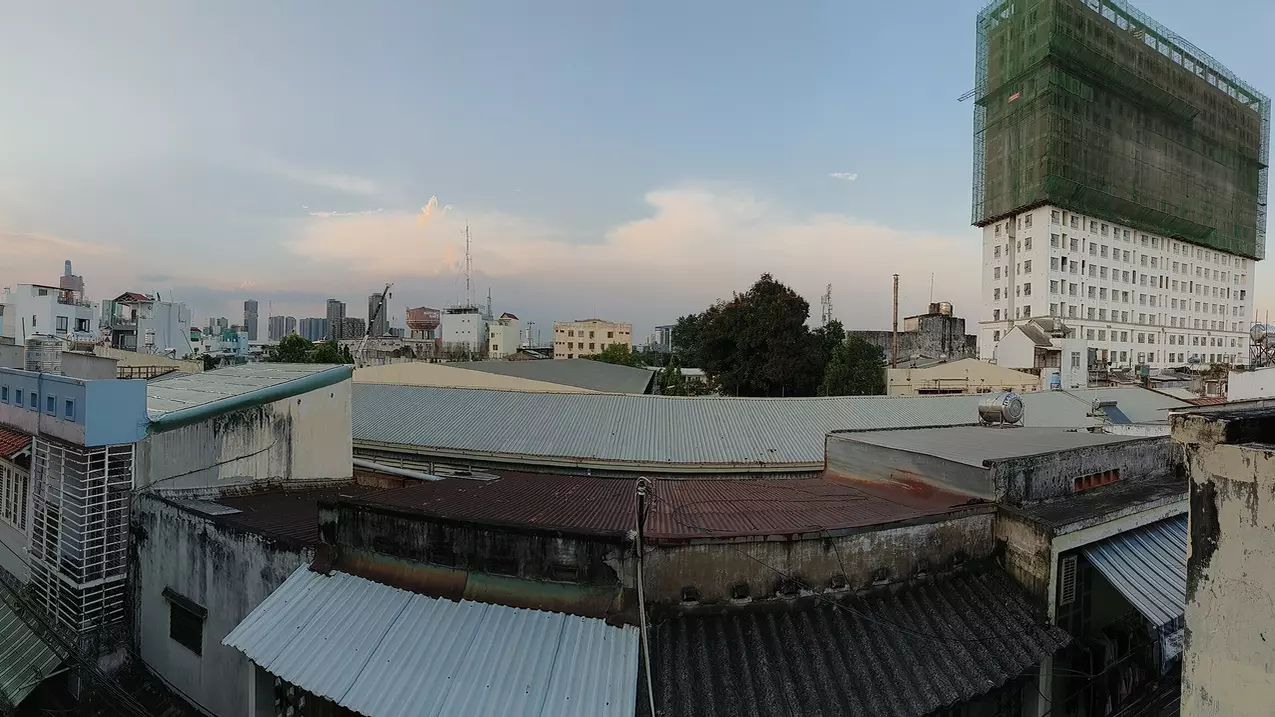 owner sells doan van bo front house with huge area, 15 rooms for rent.