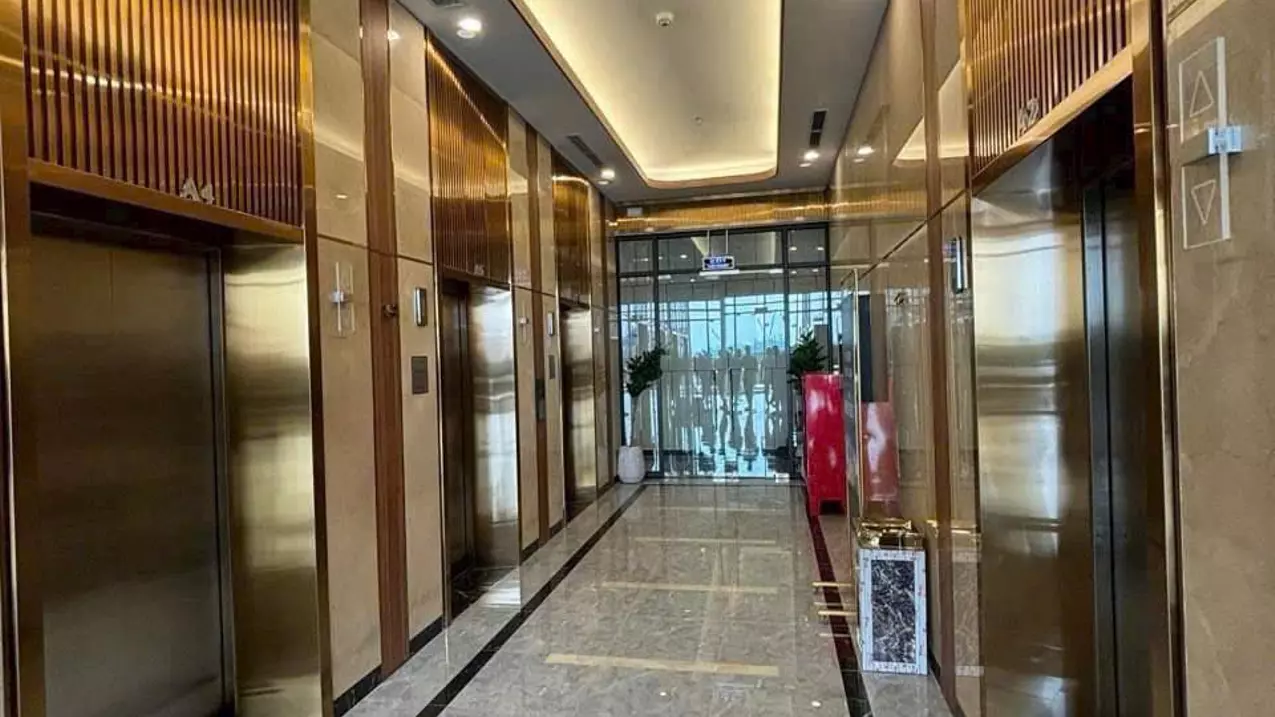 selling 71m2 apartment, very beautiful corner apartment in vinhomes grand park 5.2 billion