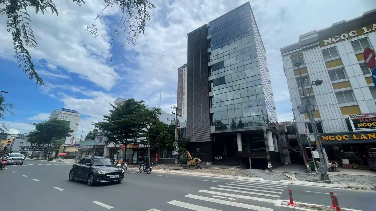 selling corner building with 2 frontages – ly thuong kiet, ward 15, district 11 – 8 floor basement – ​​400 million/month – only