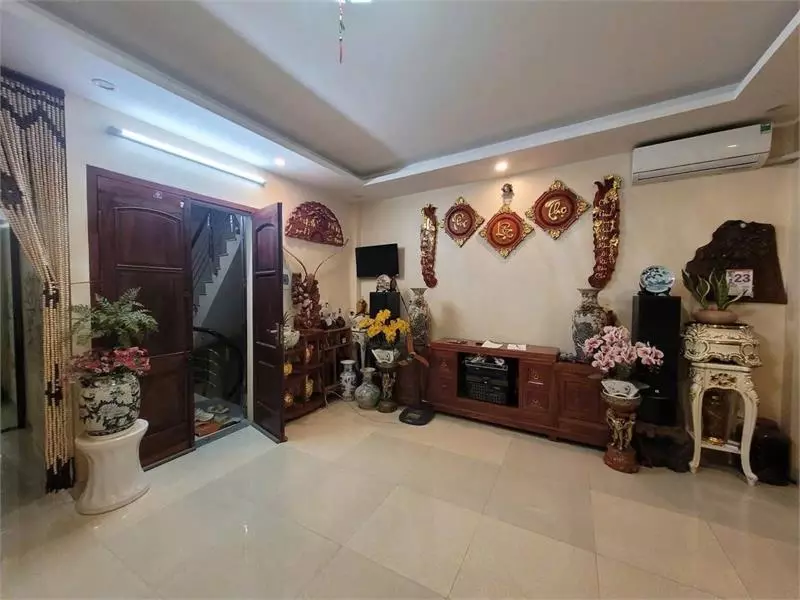 Nam Tu Liem