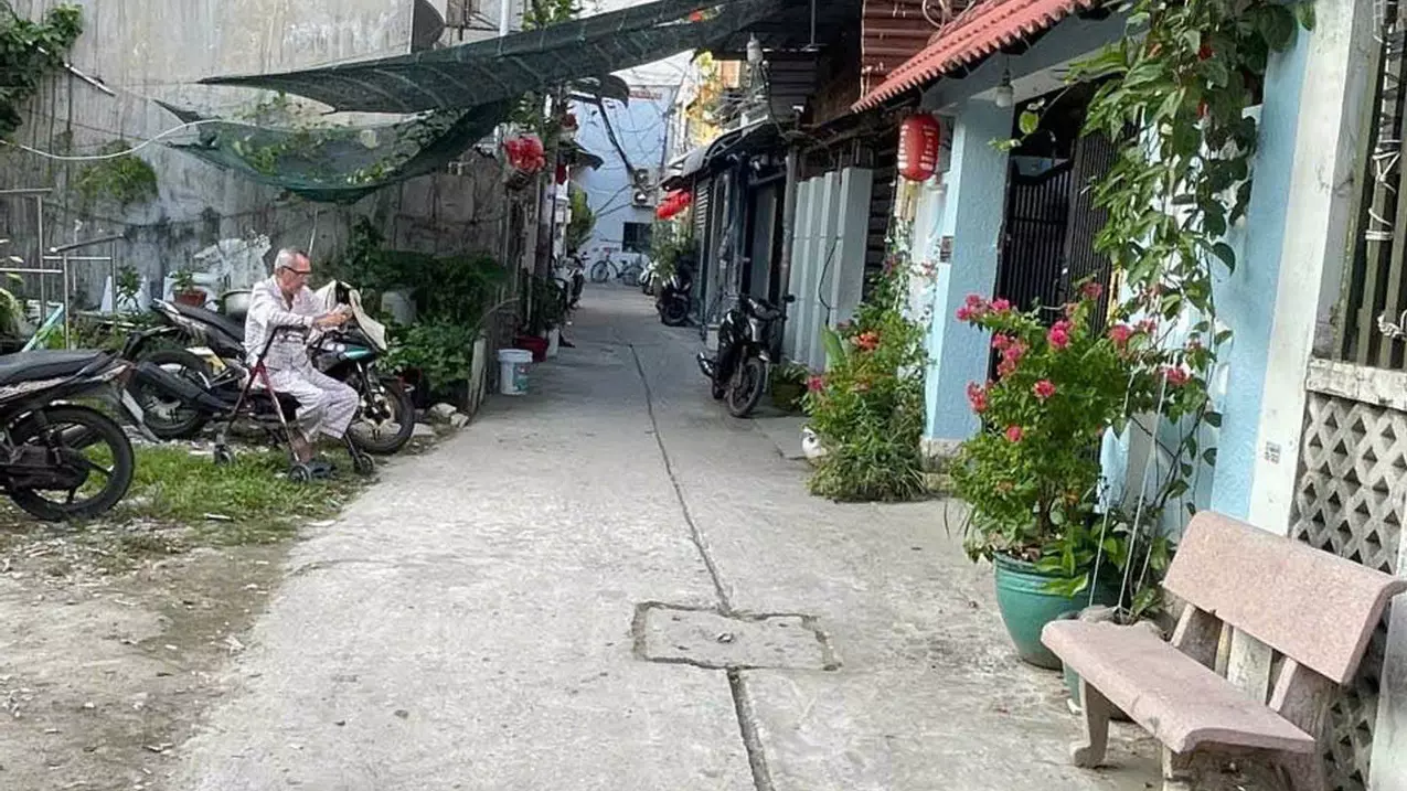 thuan cu - next to district 7 - 4m horizontal and 19m long - more than 4 billion now have a 4br house - shr - fully completed