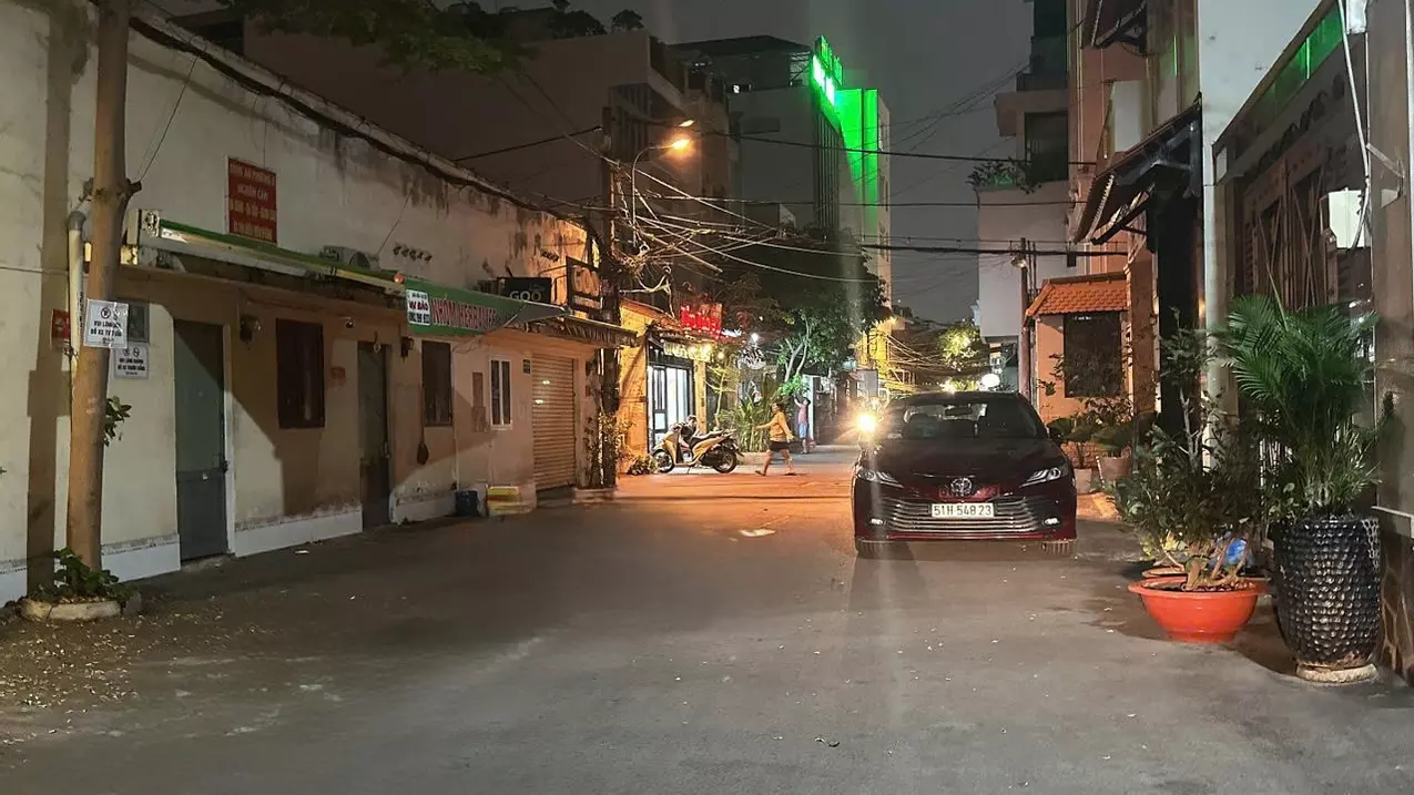 selling a 10.5m 410m2 apartment block in alley 1, 26 nguyen van luong near cv van hoa for only 46 billion.