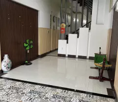 10 million 3 bedroom house near vincom hung vuong, convenient for business