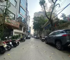 13.7 billion - super top business - 12m road - cars avoid - lot division - sidewalk - nguyen chanh, cau giay, hn