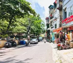 18.5 billion, car avoidance, sidewalk, top business, dong da core, corner lot, 40m2 x 6t elevator.