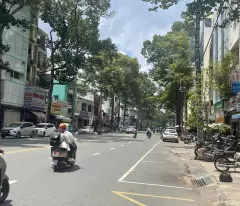 ***19 billion tl, an duong vuong front house specializing in car showrooms in district 5**