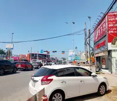 20 million house frontage on 3/2 street, convenient for business