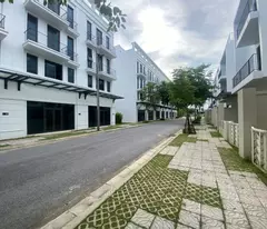 2.8 billion - sam son beach shophouse. long book. ck cao. get home now. contact: 0966 343 969