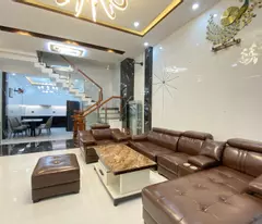 3 floors, thai thi boi, 5m horizontal, walking distance to the market, only 3.x