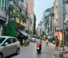 3.2 billion, 4-storey house in thuy khue. car parked at the door. business