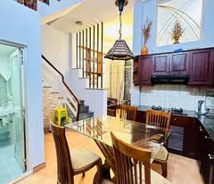 4 bedrooms, 5 bathrooms, 6-storey solid construction, late blooming, revenue 20 million/month, 8 billion x