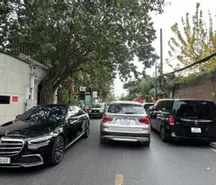 4.1 billion available immediately (house + land) 51m2 - next to the car alley - 30m to the front - 2 floors - 3 bedrooms - 3 bathrooms - no trang long - ward 13 binh thanh -