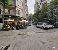 4.55 billion - ceilings - 32m x 5 floors x mt 3.8 - avoiding cars - parking lot 30m from the house - tung tung lane - full interior