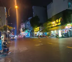 5 steps to the front of huynh man dat district 5, 4-storey house priced at 8 billion